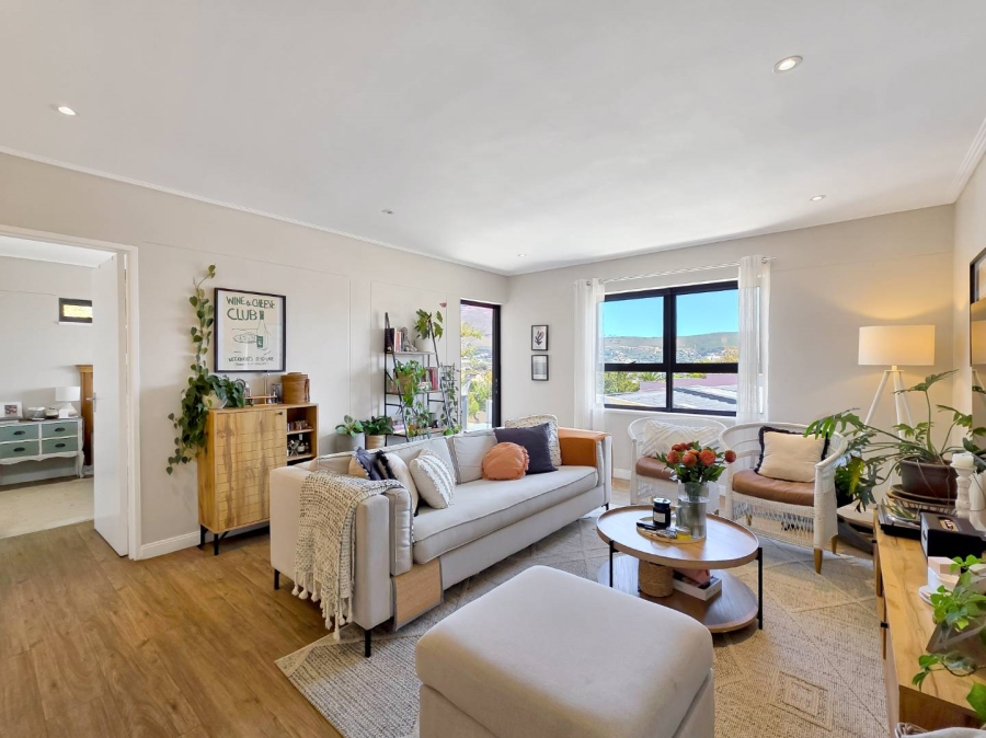 2 Bedroom Property for Sale in Vredehoek Western Cape